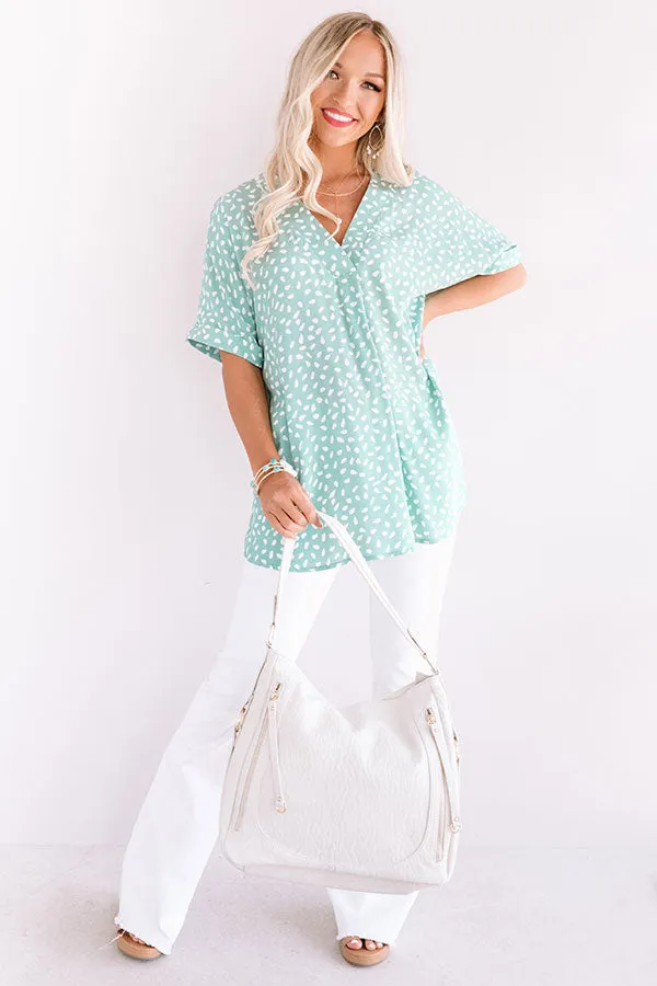 Bright Spot Shift Top in Ocean Wave