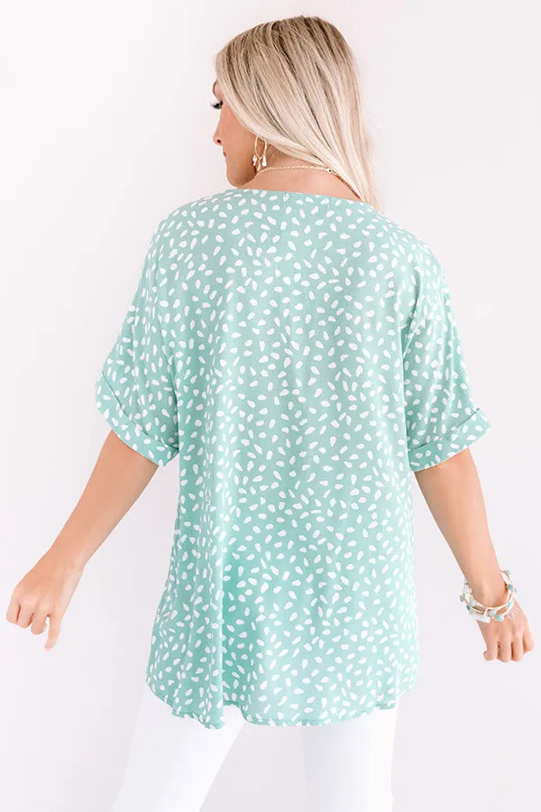 Bright Spot Shift Top in Ocean Wave