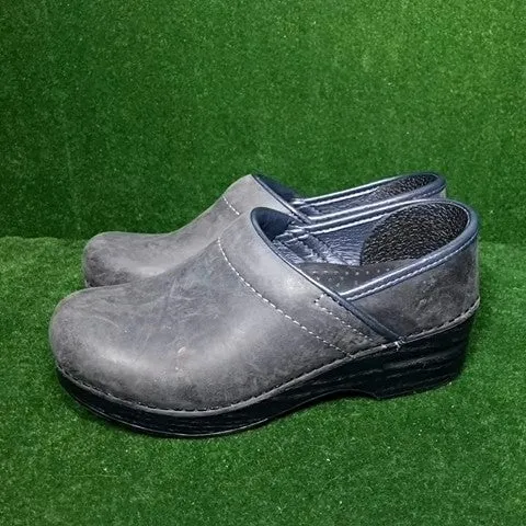 Dansko Clogs Size: 03