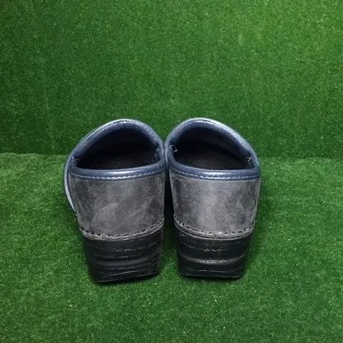 Dansko Clogs Size: 03