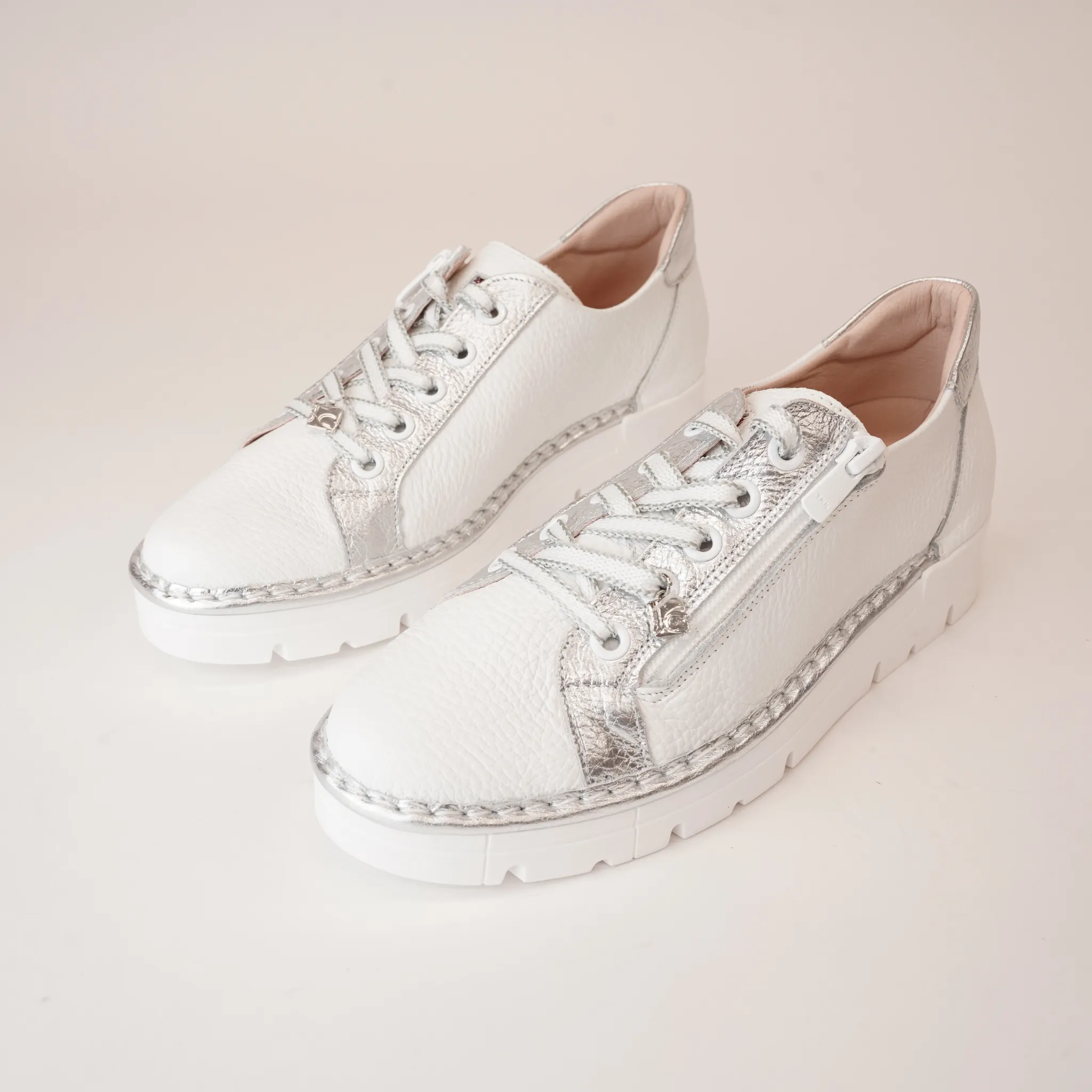 Js-2001 White/ Silver Leather Sneakers