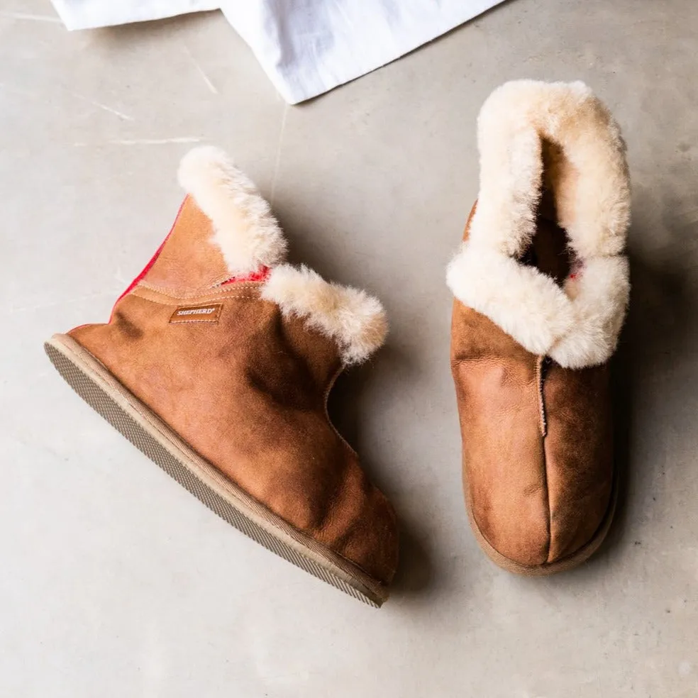 OSKAR Men's Sheepskin Slipper boots with Sole | Shepherd of Sweden