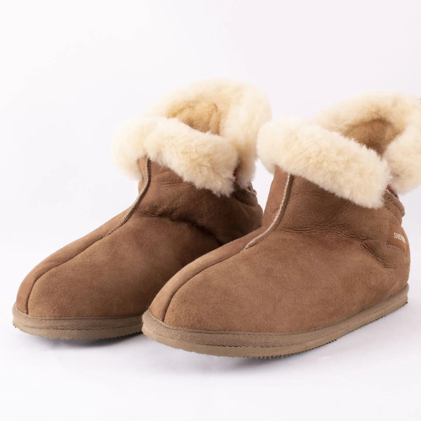 OSKAR Men's Sheepskin Slipper boots with Sole | Shepherd of Sweden