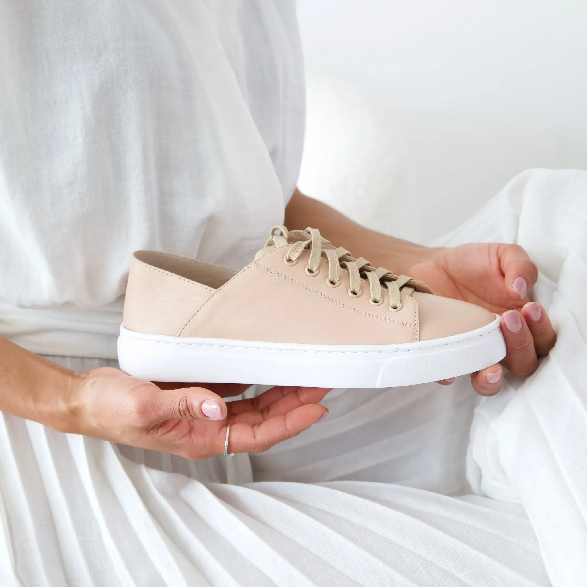 Oskher Dark Nude Leather Sneakers