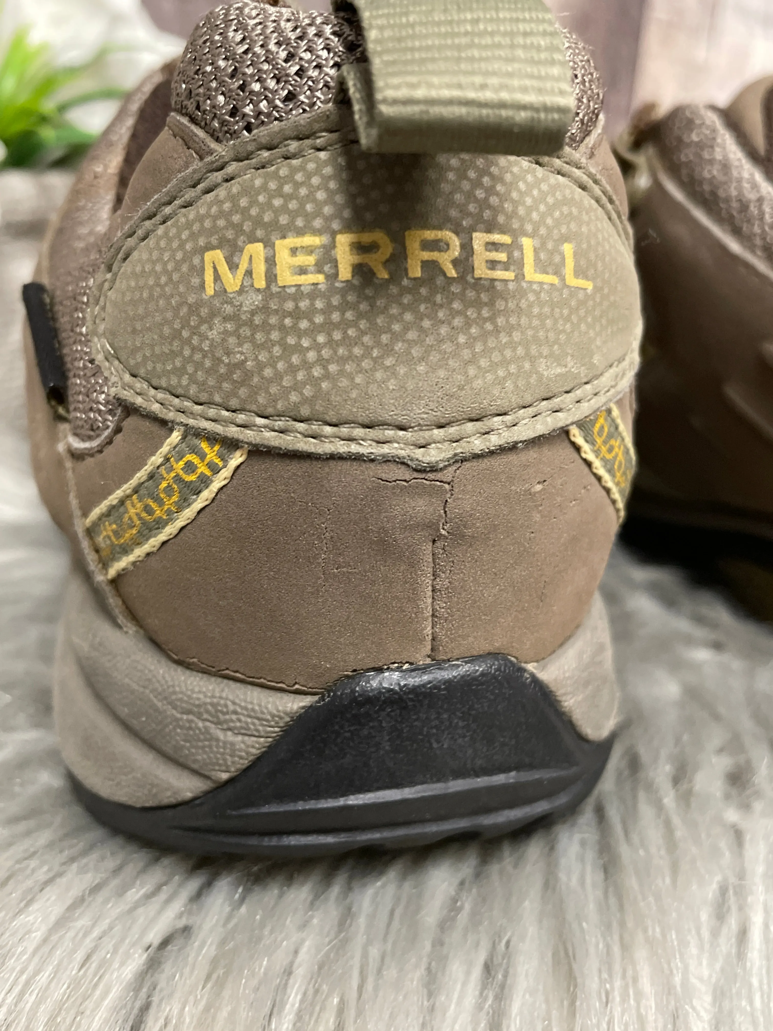 Shoes Hiking By Merrell In Green, Size: 7.5