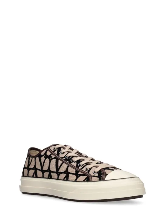 Valentino Garavani   Toile Iconographe low top sneakers 